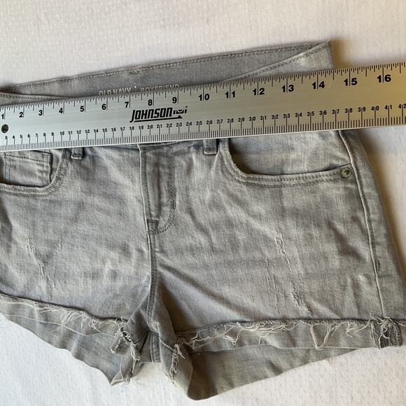 Old Navy Women Shorts 2 REGULAR Gray Denim Boyfriend Distressed Frayed Hem 2.5" - Picture 4 of 10